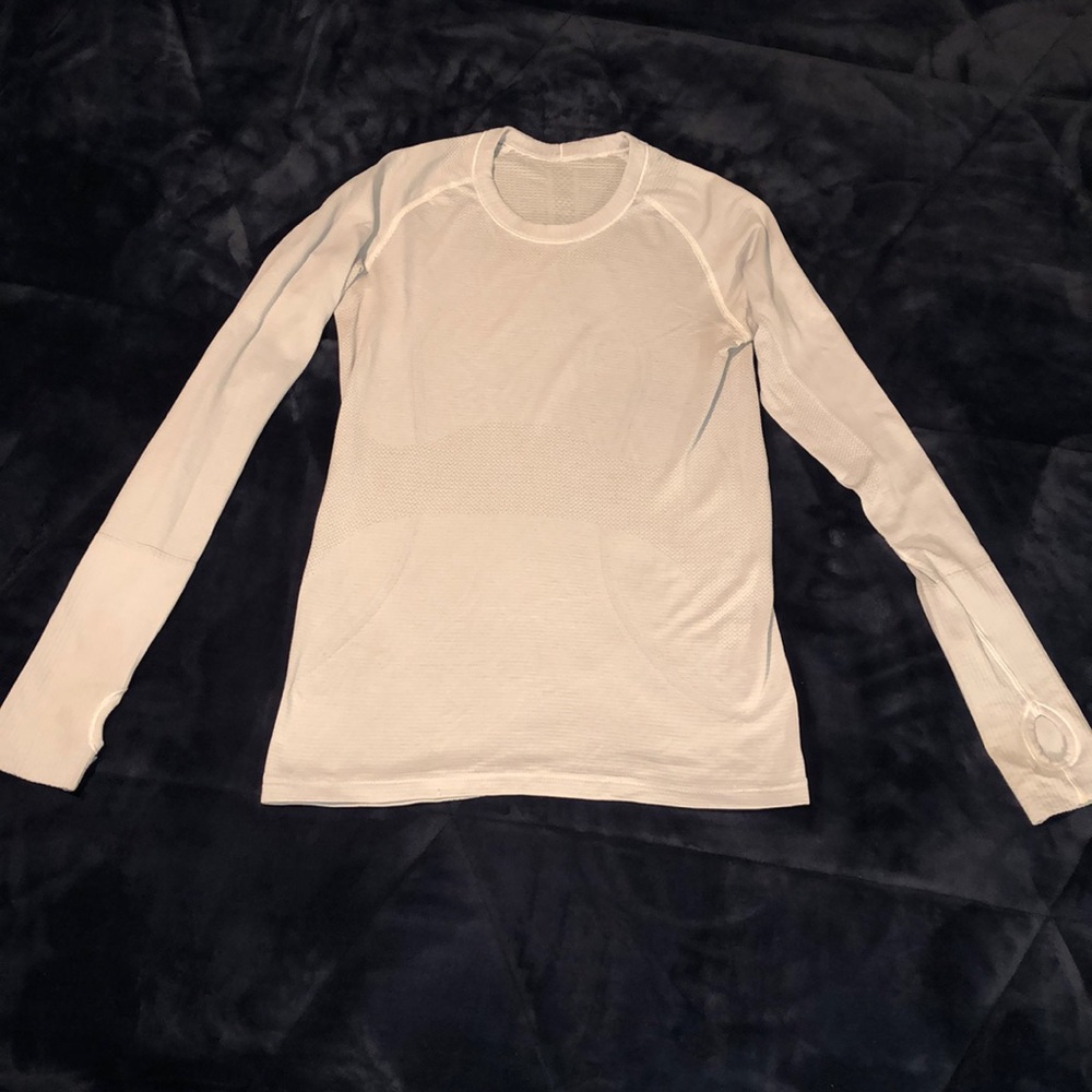 Lululemon women’s shirt